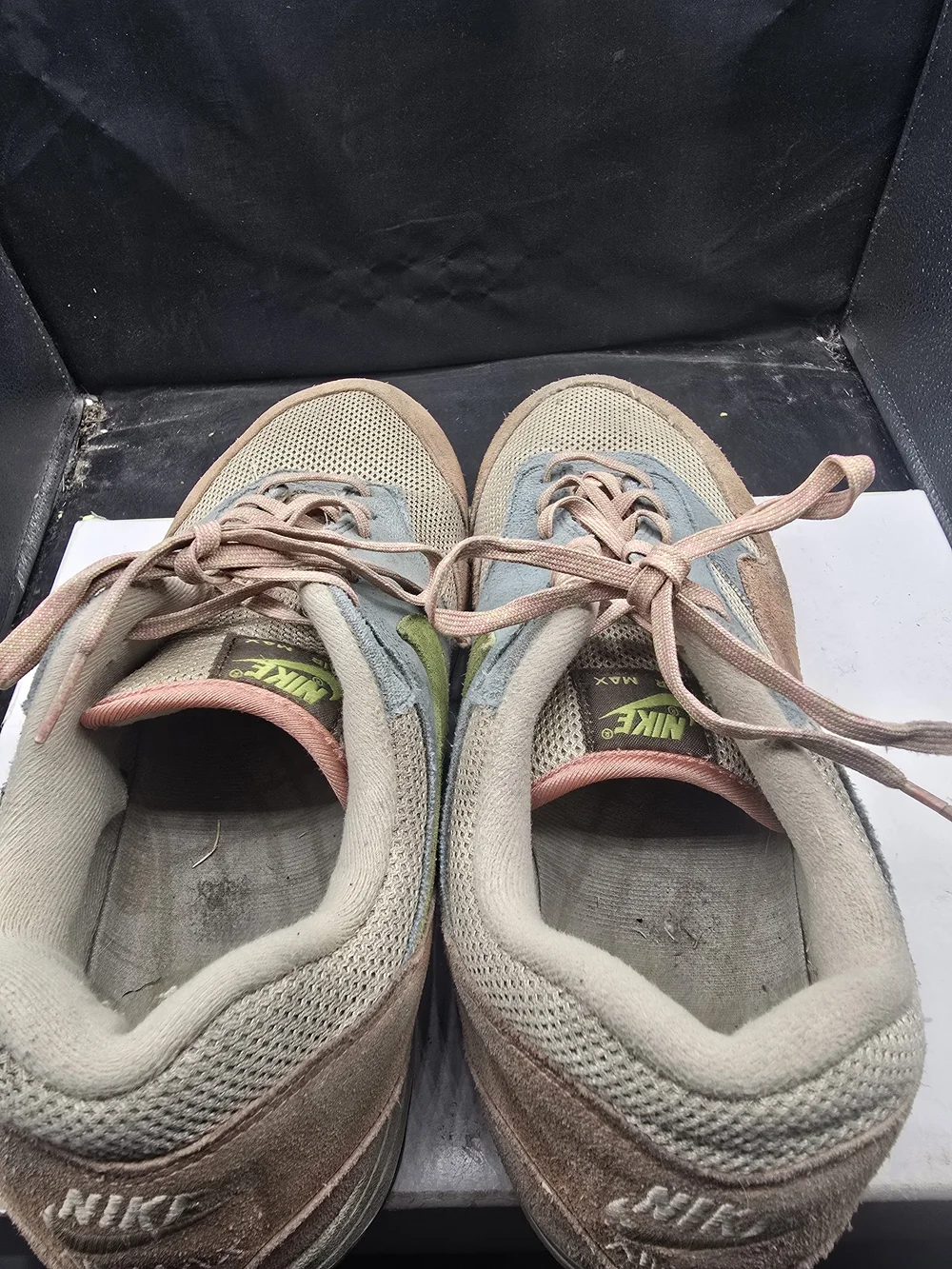 Nike Low-Top Sneakers in‎ Beige, Light Blue & Pink with Lime Swoosh